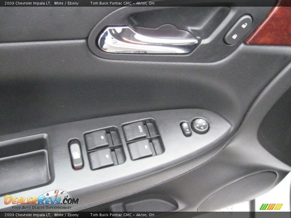2009 Chevrolet Impala LT White / Ebony Photo #10