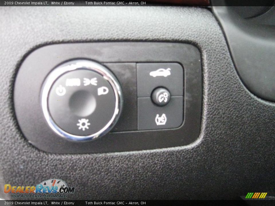 2009 Chevrolet Impala LT White / Ebony Photo #13