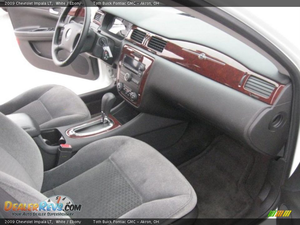 2009 Chevrolet Impala LT White / Ebony Photo #16
