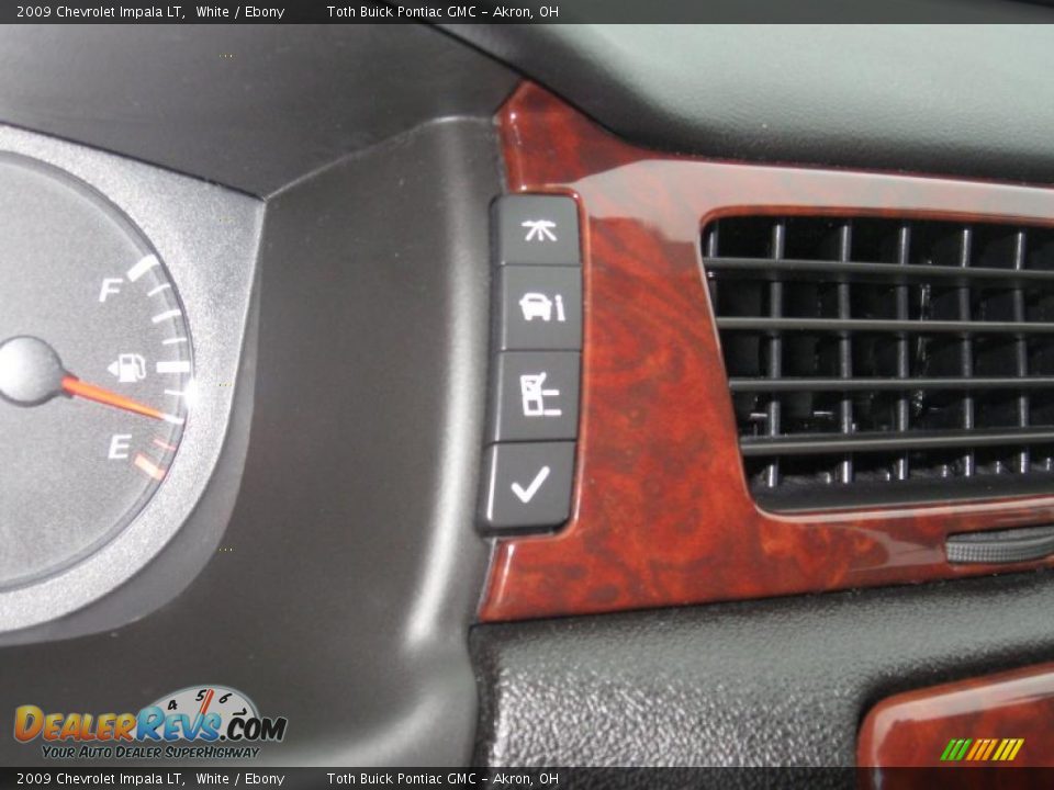 2009 Chevrolet Impala LT White / Ebony Photo #19