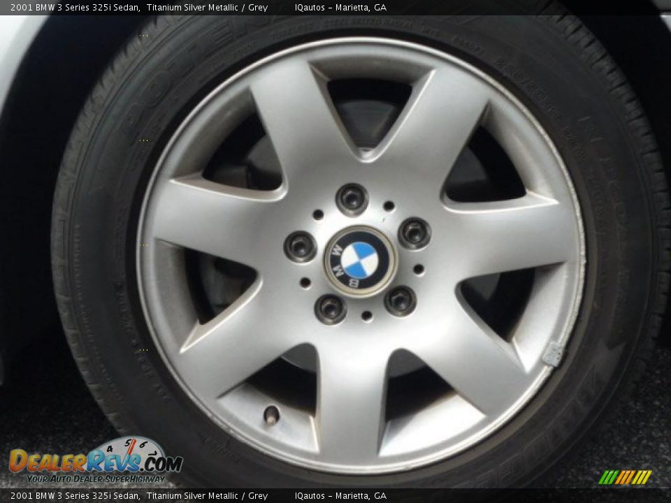 2001 BMW 3 Series 325i Sedan Titanium Silver Metallic / Grey Photo #12