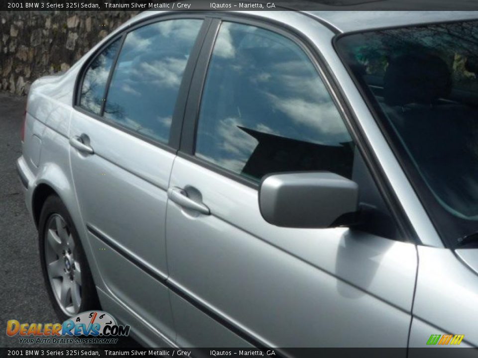 2001 BMW 3 Series 325i Sedan Titanium Silver Metallic / Grey Photo #13