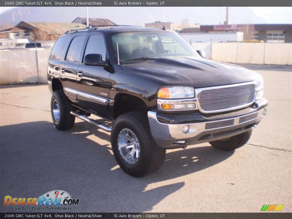 2006 GMC Yukon SLT 4x4 Onyx Black / Neutral/Shale Photo #4