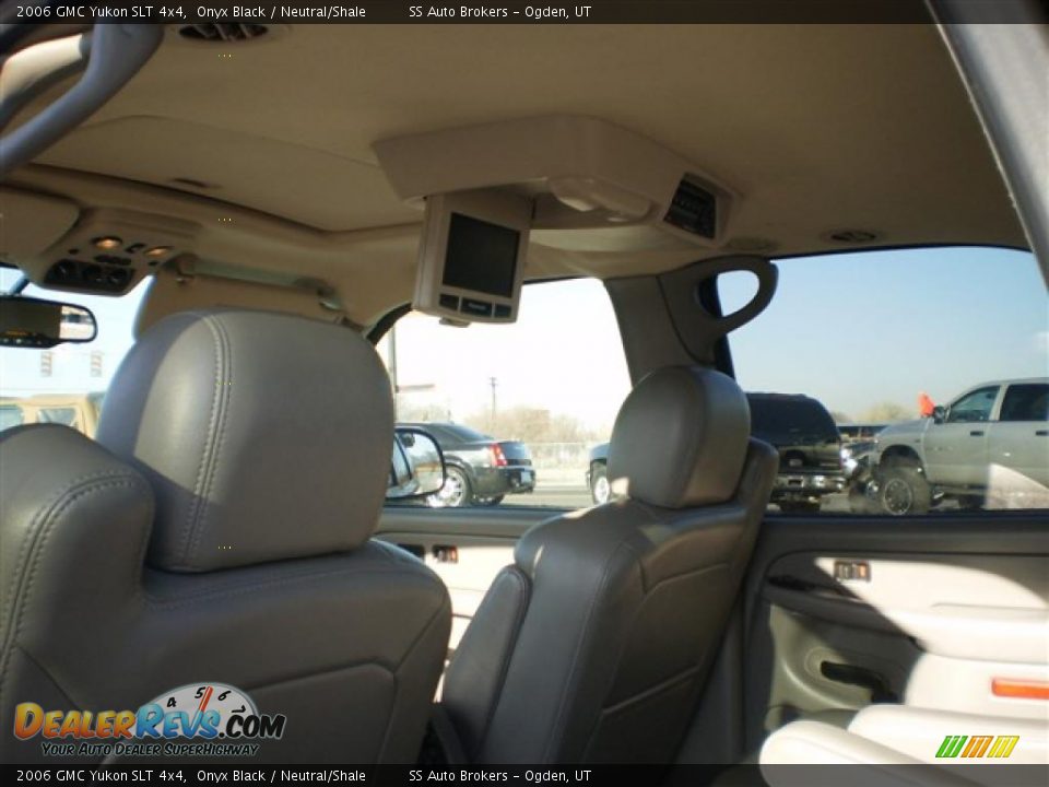 2006 GMC Yukon SLT 4x4 Onyx Black / Neutral/Shale Photo #8