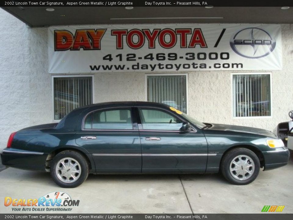 2002 Lincoln Town Car Signature Aspen Green Metallic / Light Graphite Photo #1
