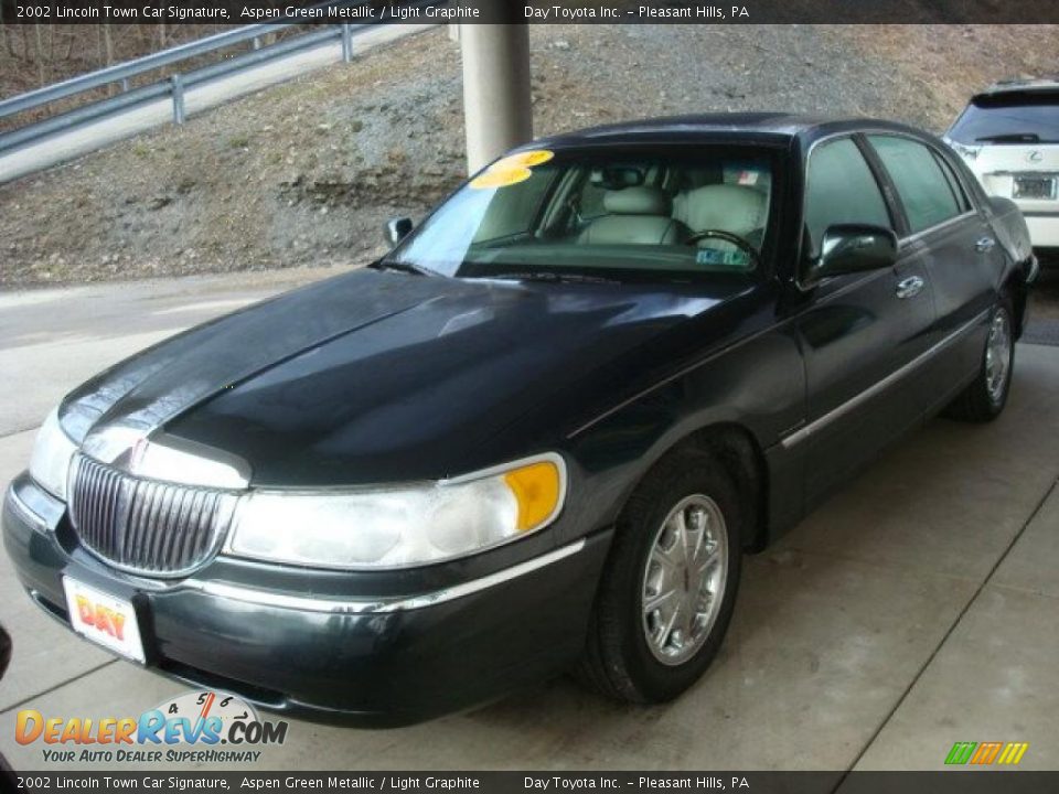2002 Lincoln Town Car Signature Aspen Green Metallic / Light Graphite Photo #5