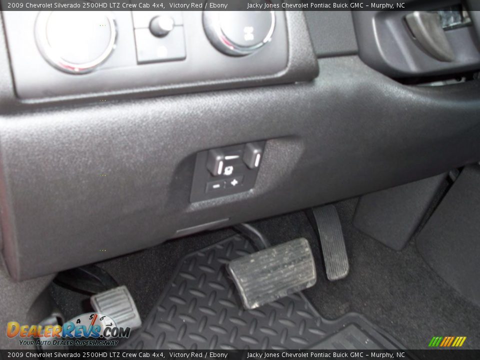 2009 Chevrolet Silverado 2500HD LTZ Crew Cab 4x4 Victory Red / Ebony Photo #4