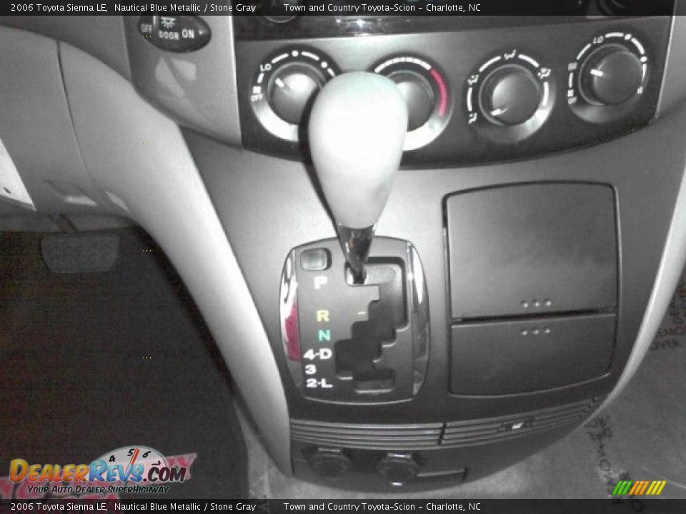 2006 Toyota Sienna LE Nautical Blue Metallic / Stone Gray Photo #10