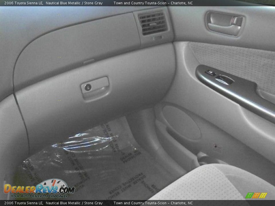 2006 Toyota Sienna LE Nautical Blue Metallic / Stone Gray Photo #11