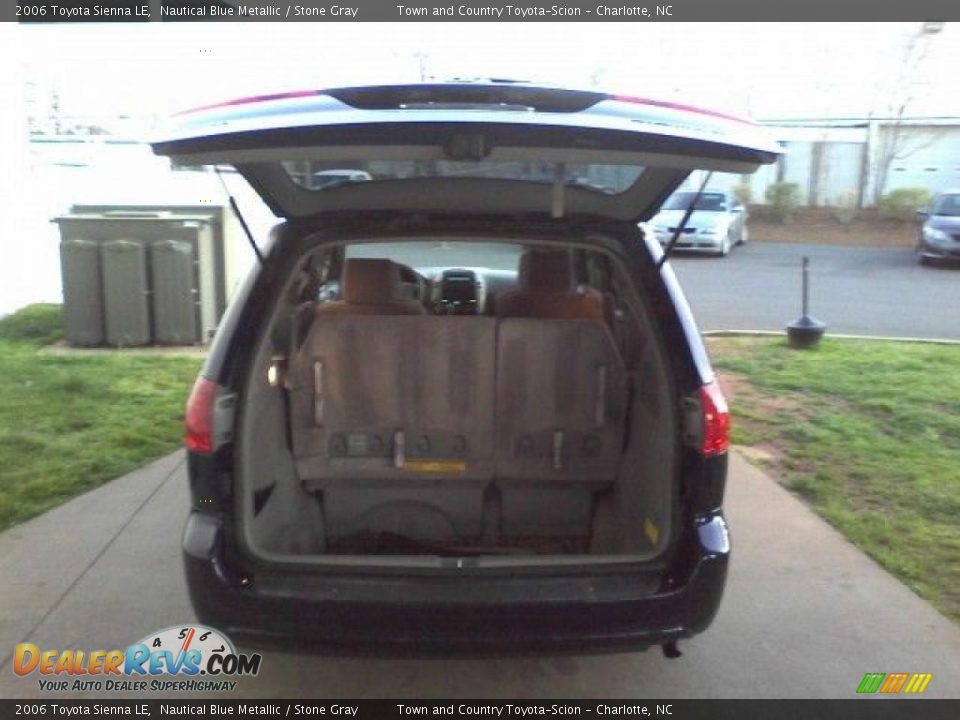 2006 Toyota Sienna LE Nautical Blue Metallic / Stone Gray Photo #17