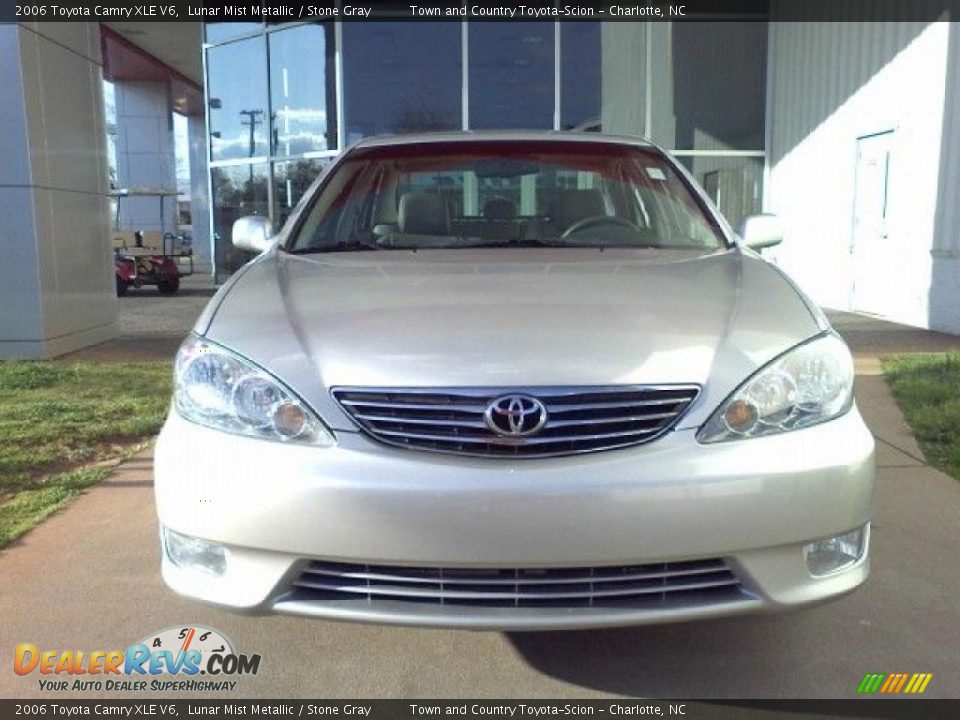 2006 Toyota Camry XLE V6 Lunar Mist Metallic / Stone Gray Photo #2