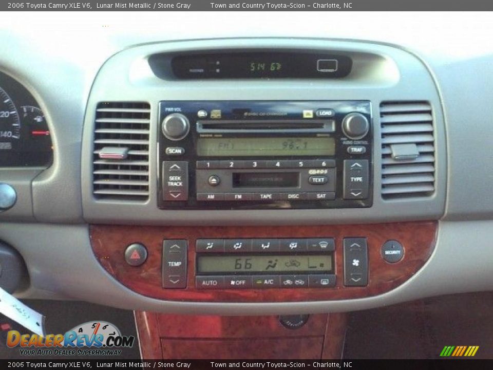 2006 Toyota Camry XLE V6 Lunar Mist Metallic / Stone Gray Photo #8