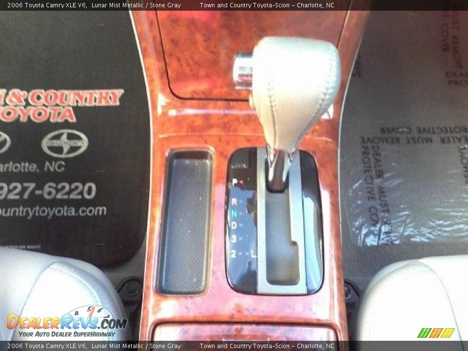 2006 Toyota Camry XLE V6 Lunar Mist Metallic / Stone Gray Photo #10