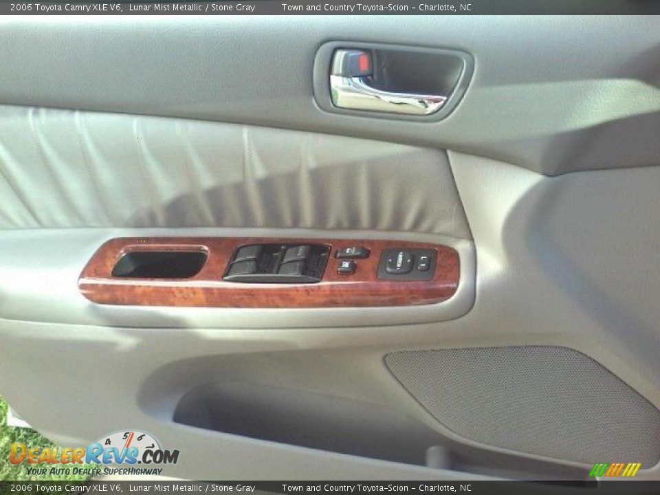 2006 Toyota Camry XLE V6 Lunar Mist Metallic / Stone Gray Photo #12
