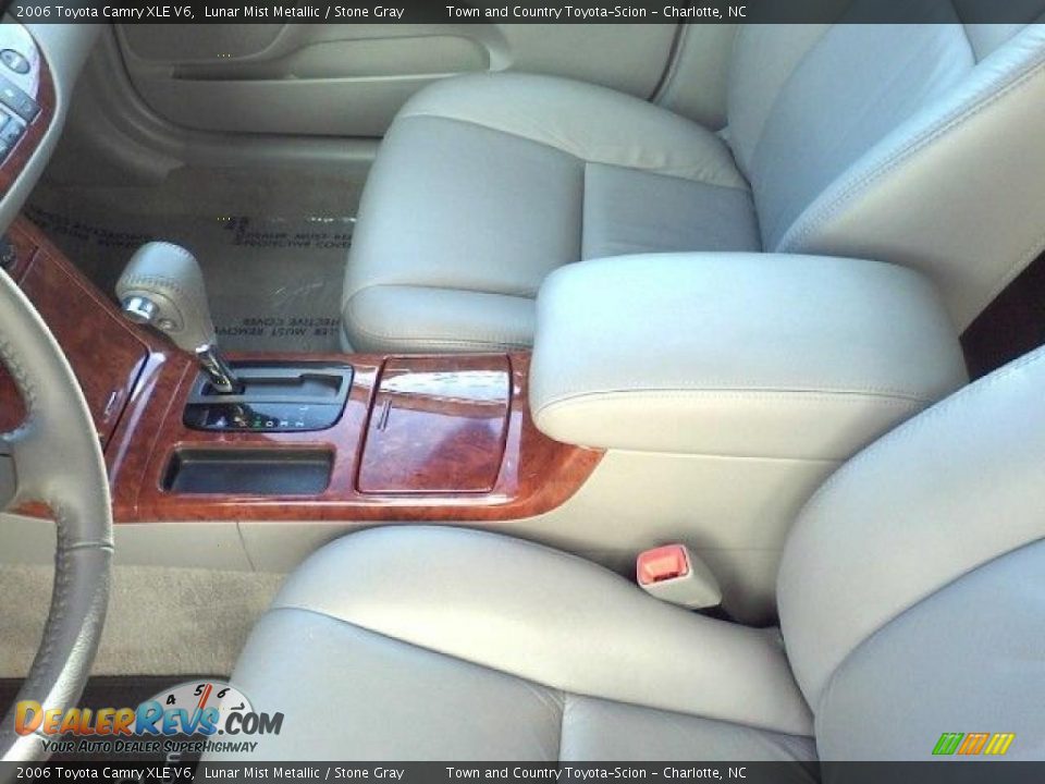 2006 Toyota Camry XLE V6 Lunar Mist Metallic / Stone Gray Photo #13