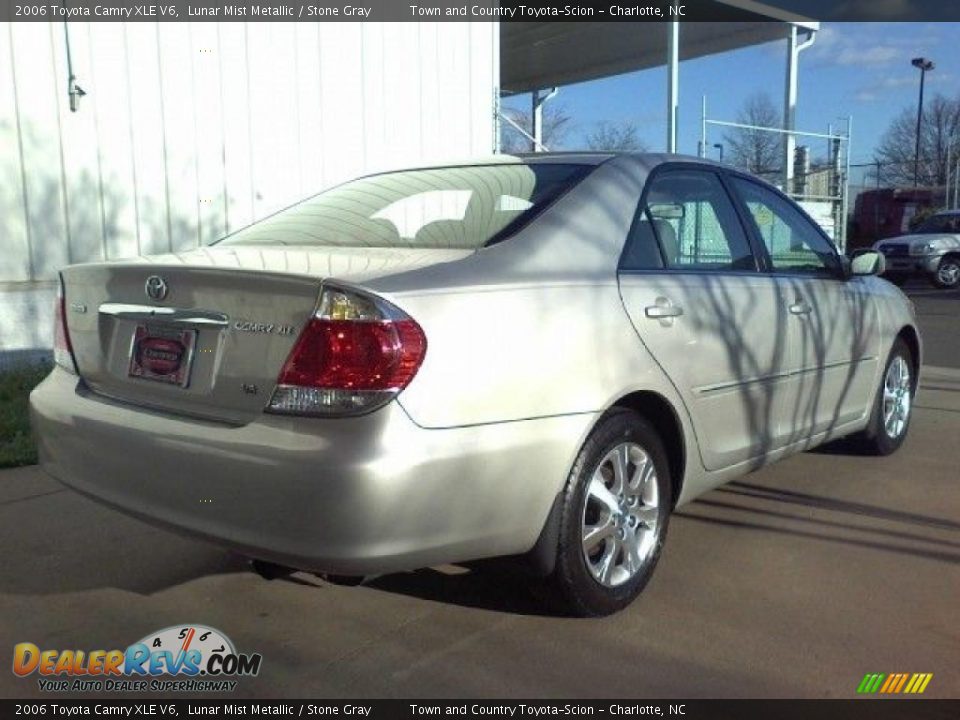 2006 Toyota Camry XLE V6 Lunar Mist Metallic / Stone Gray Photo #16