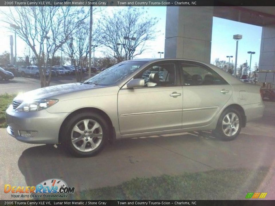 2006 Toyota Camry XLE V6 Lunar Mist Metallic / Stone Gray Photo #18