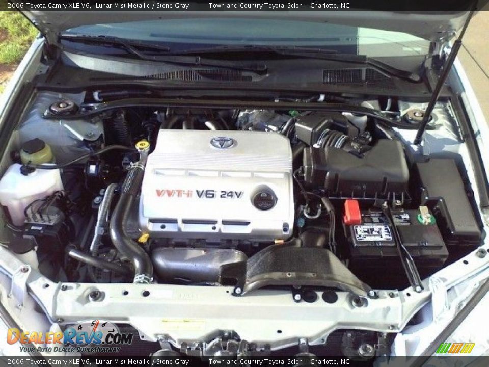 2006 Toyota Camry XLE V6 Lunar Mist Metallic / Stone Gray Photo #19