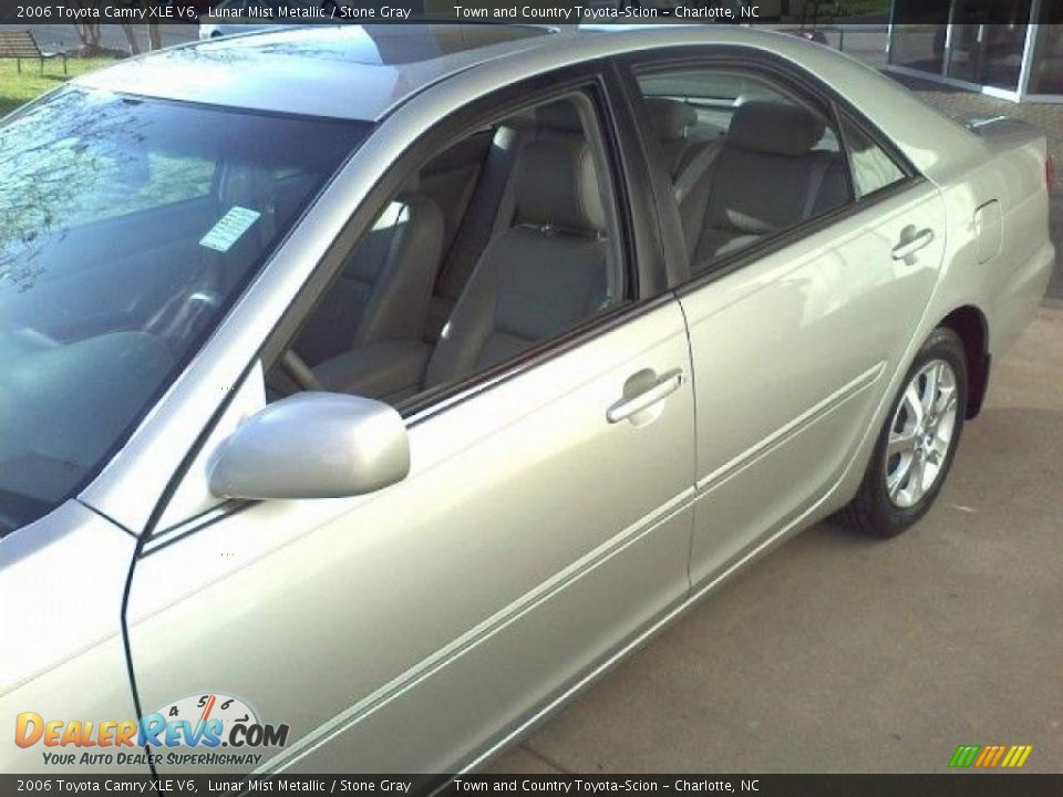 2006 Toyota Camry XLE V6 Lunar Mist Metallic / Stone Gray Photo #20