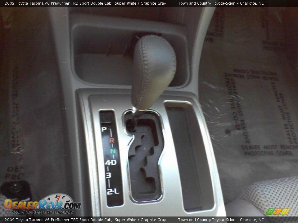 2009 Toyota Tacoma V6 PreRunner TRD Sport Double Cab Super White / Graphite Gray Photo #11
