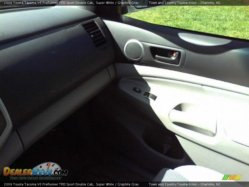 2009 Toyota Tacoma V6 PreRunner TRD Sport Double Cab Super White / Graphite Gray Photo #12