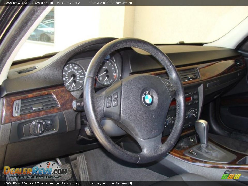 2006 BMW 3 Series 325xi Sedan Jet Black / Grey Photo #11