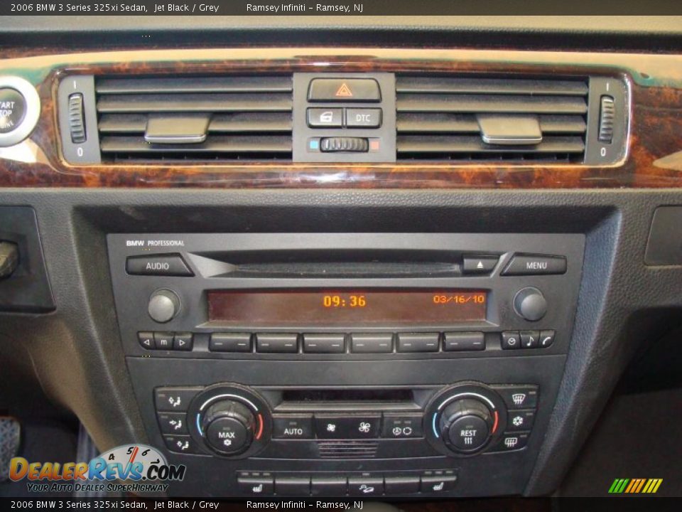 2006 BMW 3 Series 325xi Sedan Jet Black / Grey Photo #12
