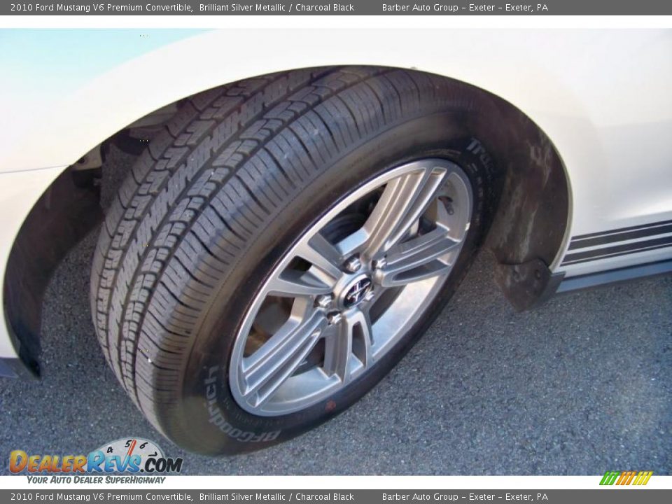 2010 Ford Mustang V6 Premium Convertible Brilliant Silver Metallic / Charcoal Black Photo #10
