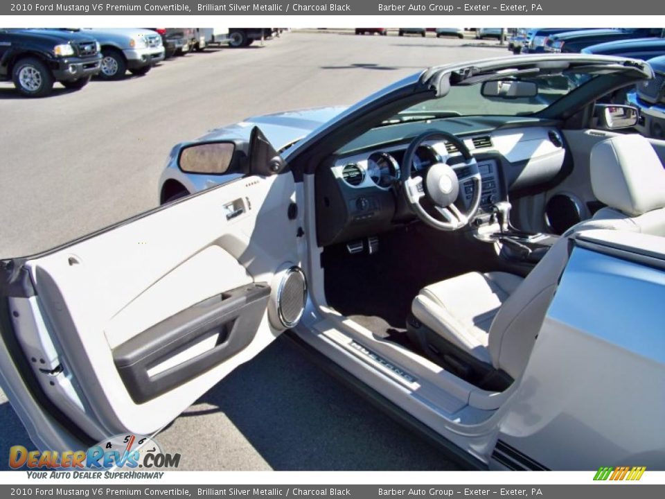 2010 Ford Mustang V6 Premium Convertible Brilliant Silver Metallic / Charcoal Black Photo #11