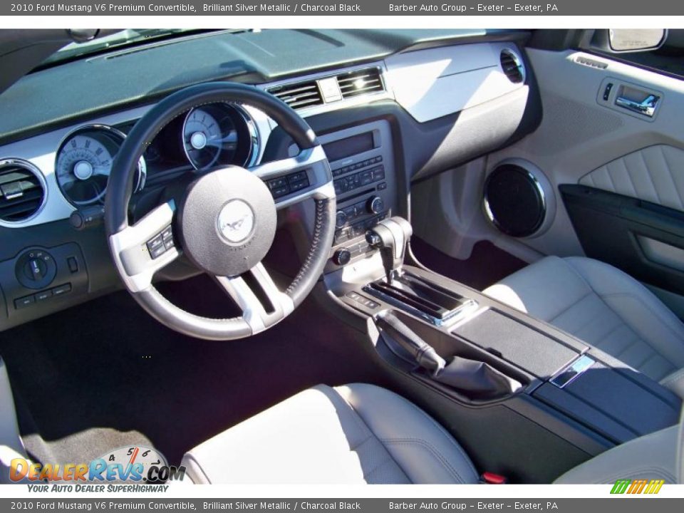 2010 Ford Mustang V6 Premium Convertible Brilliant Silver Metallic / Charcoal Black Photo #13