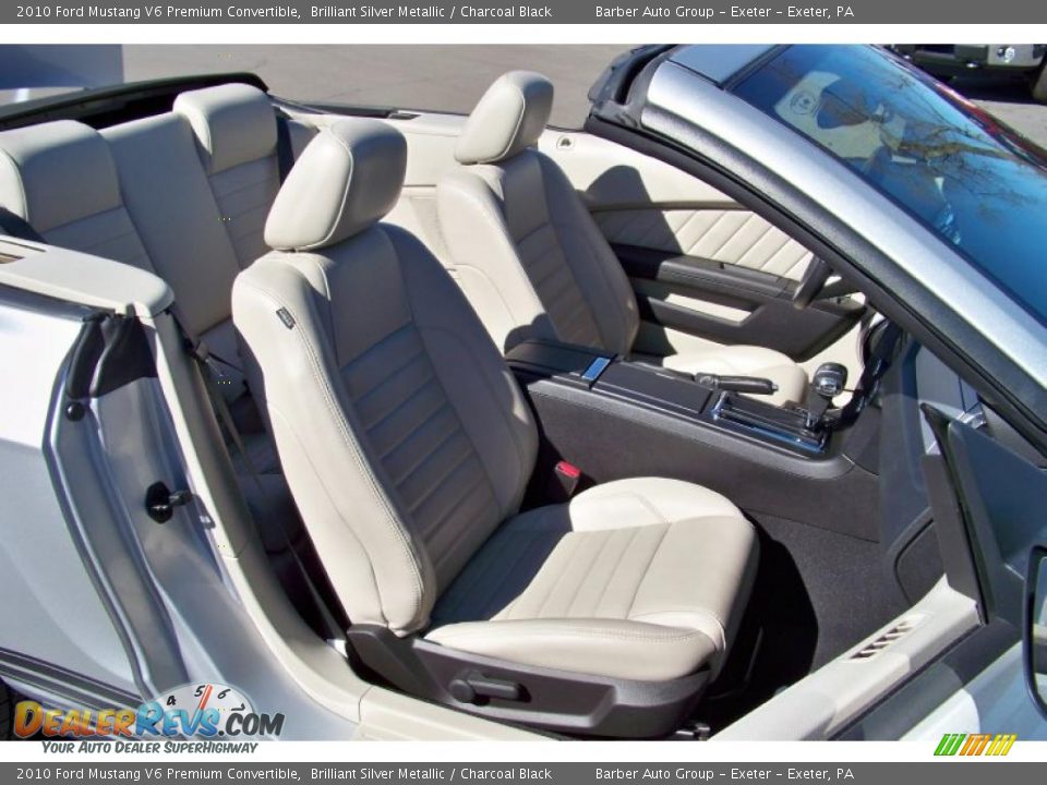 2010 Ford Mustang V6 Premium Convertible Brilliant Silver Metallic / Charcoal Black Photo #16