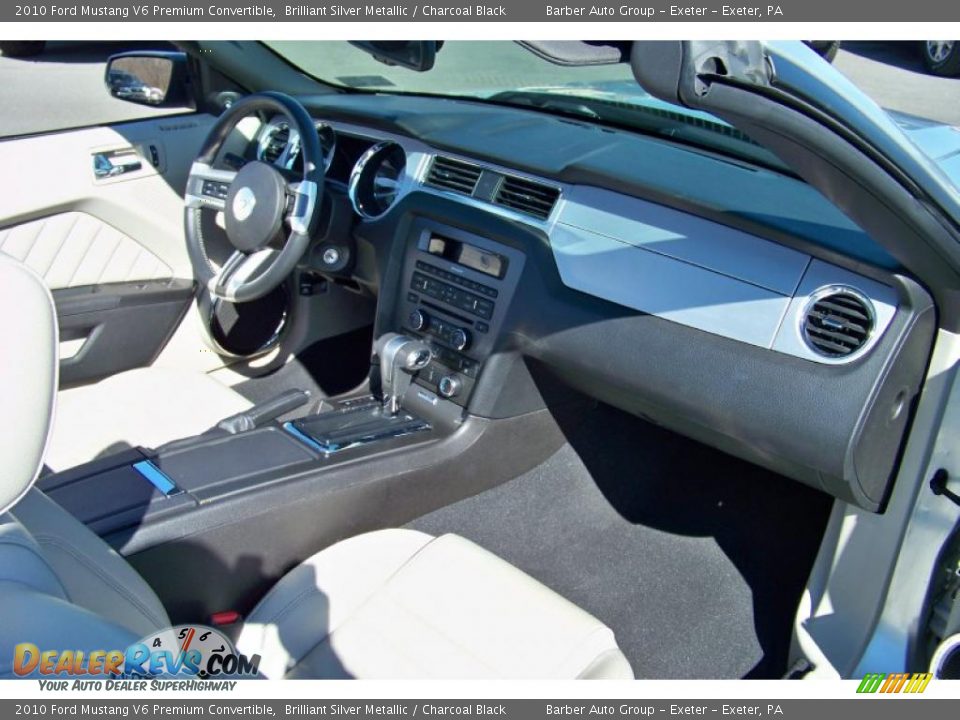 2010 Ford Mustang V6 Premium Convertible Brilliant Silver Metallic / Charcoal Black Photo #17
