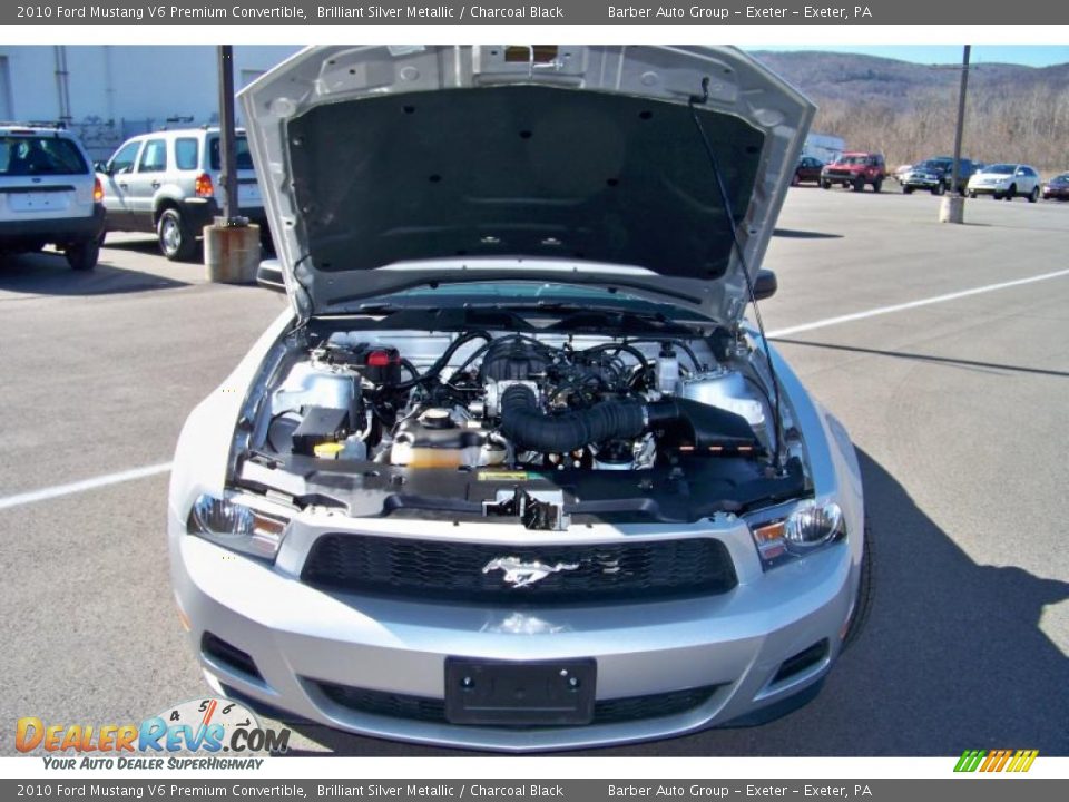 2010 Ford Mustang V6 Premium Convertible Brilliant Silver Metallic / Charcoal Black Photo #21