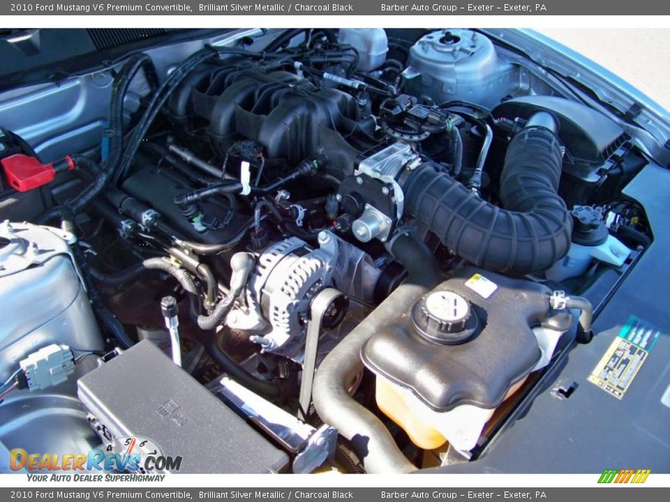 2010 Ford Mustang V6 Premium Convertible Brilliant Silver Metallic / Charcoal Black Photo #22