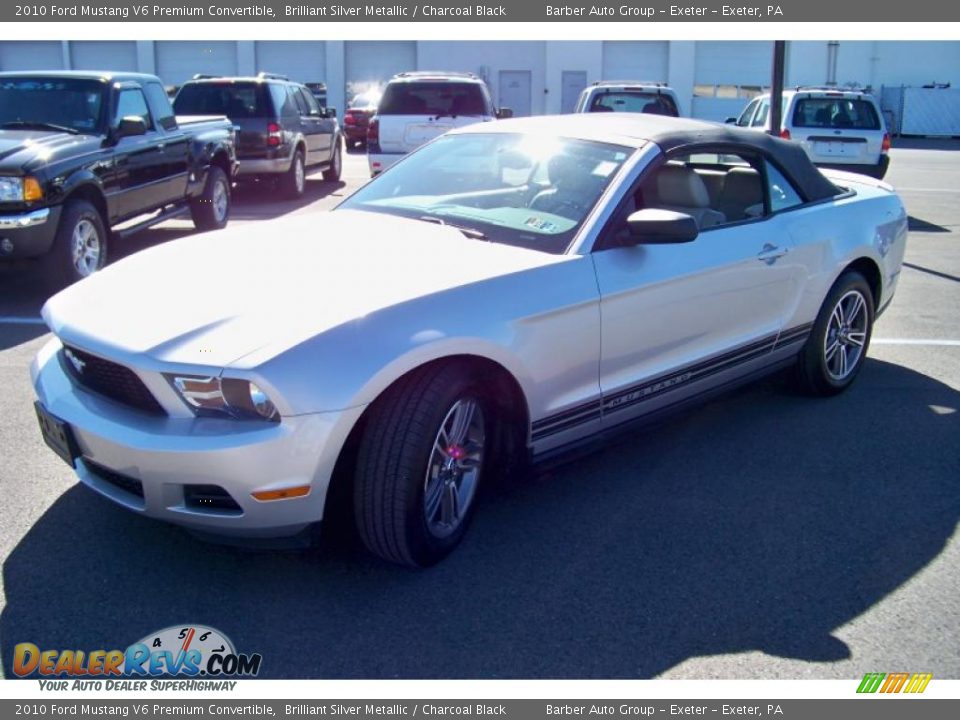 2010 Ford Mustang V6 Premium Convertible Brilliant Silver Metallic / Charcoal Black Photo #23