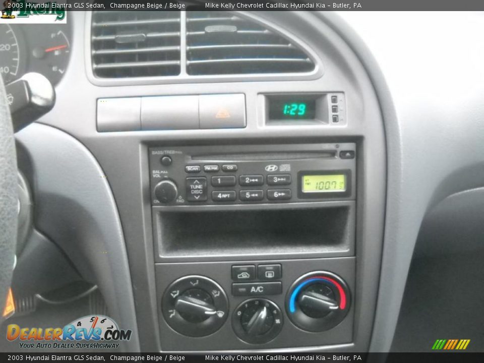 2003 Hyundai Elantra GLS Sedan Champagne Beige / Beige Photo #17