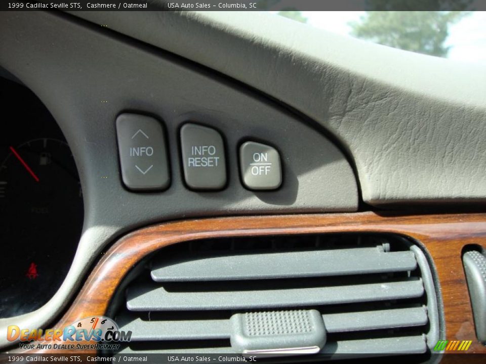 1999 Cadillac Seville STS Cashmere / Oatmeal Photo #24