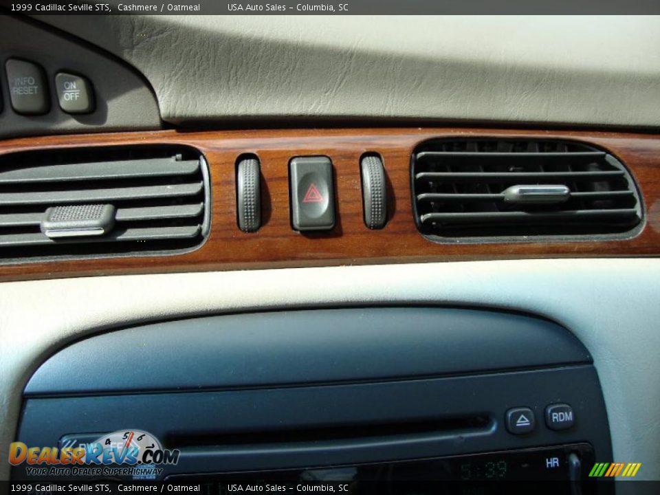 1999 Cadillac Seville STS Cashmere / Oatmeal Photo #26
