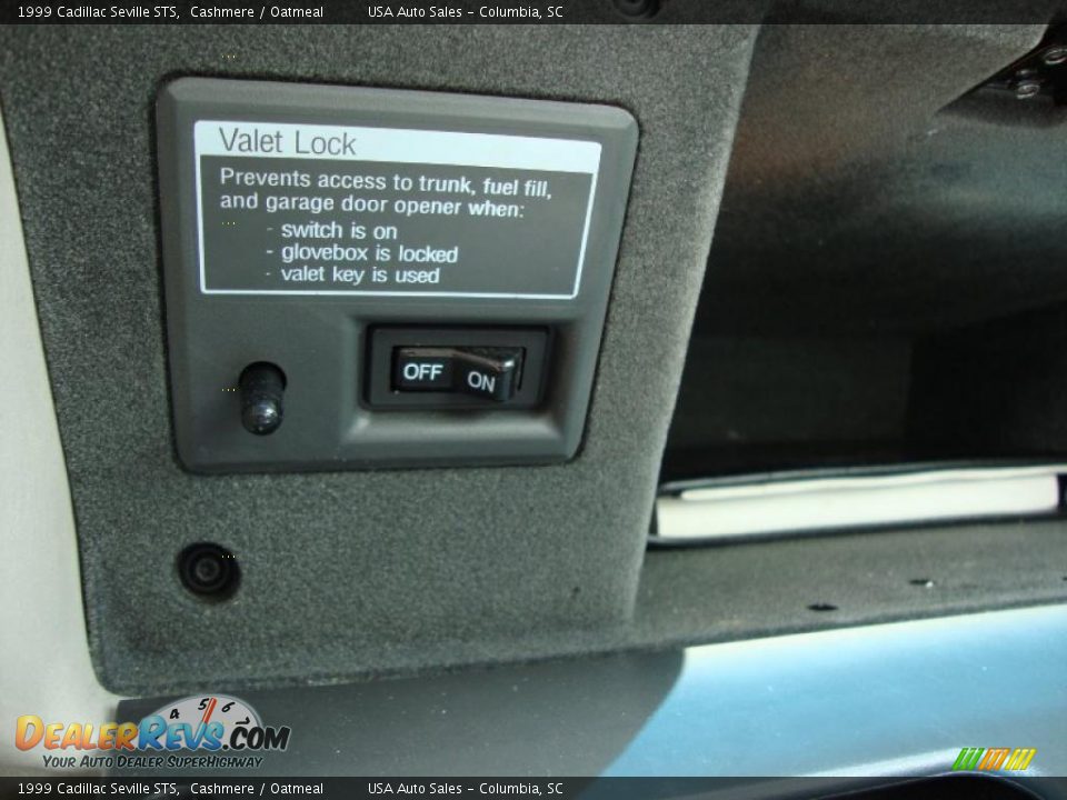 1999 Cadillac Seville STS Cashmere / Oatmeal Photo #31