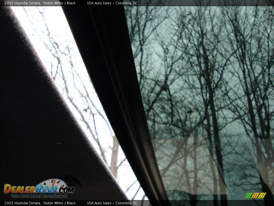 2003 Hyundai Sonata Noble White / Black Photo #32