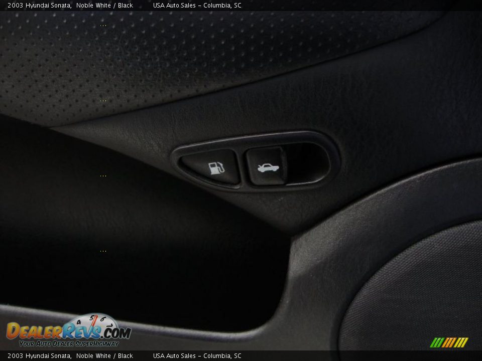 2003 Hyundai Sonata Noble White / Black Photo #35