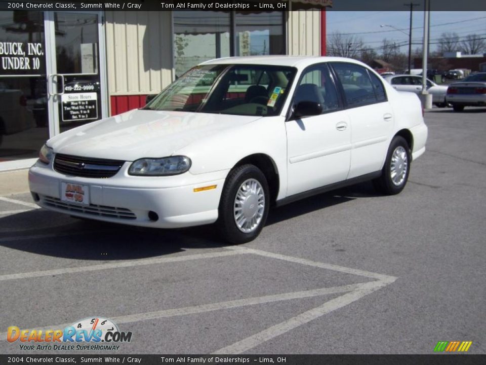 2004 Chevrolet Classic Summit White / Gray Photo #2