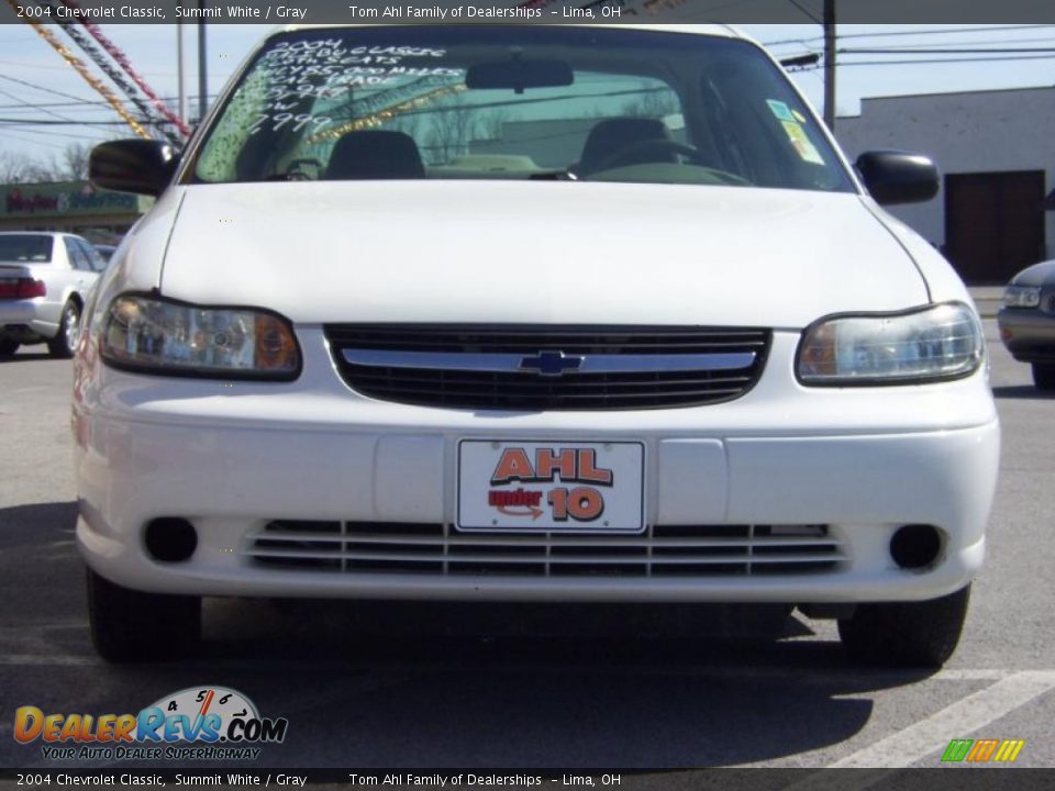 2004 Chevrolet Classic Summit White / Gray Photo #4