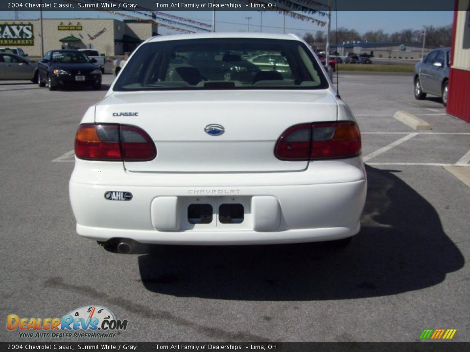 2004 Chevrolet Classic Summit White / Gray Photo #5