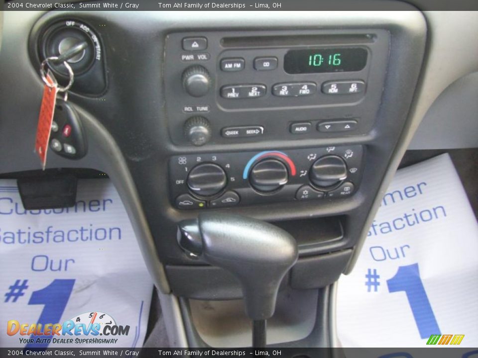 2004 Chevrolet Classic Summit White / Gray Photo #7