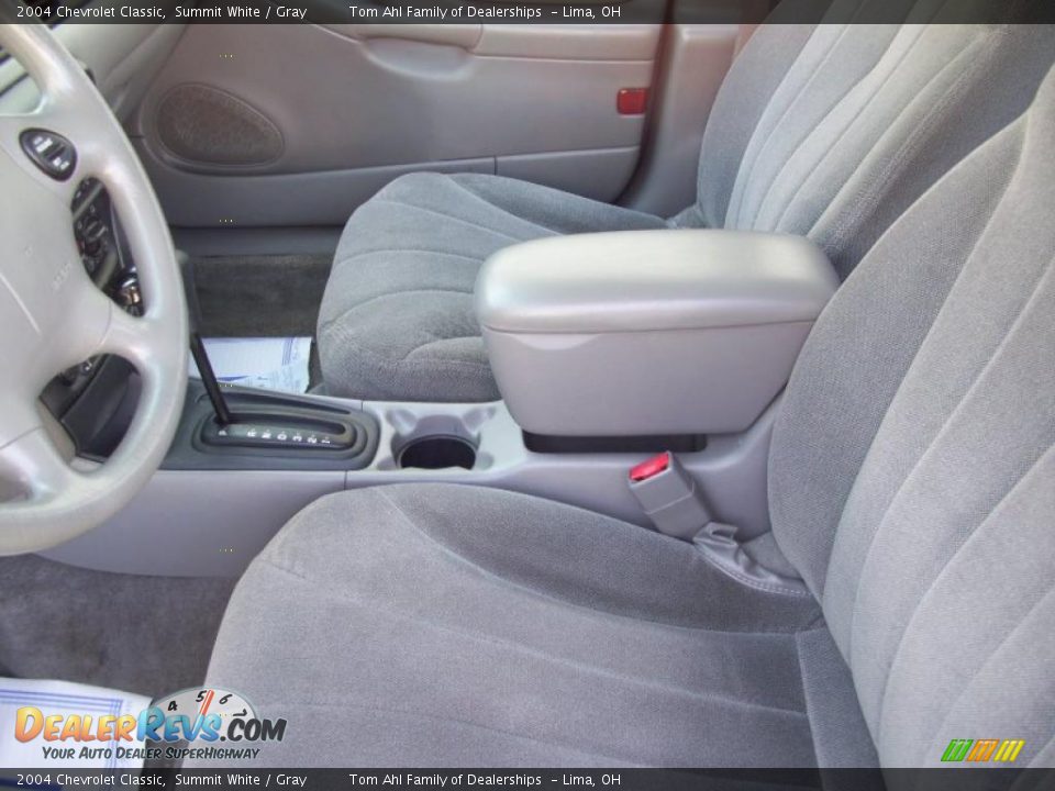 2004 Chevrolet Classic Summit White / Gray Photo #8