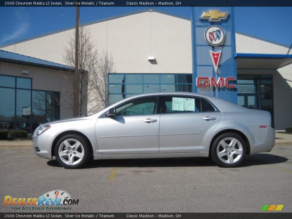 2009 Chevrolet Malibu LS Sedan Silver Ice Metallic / Titanium Photo #6
