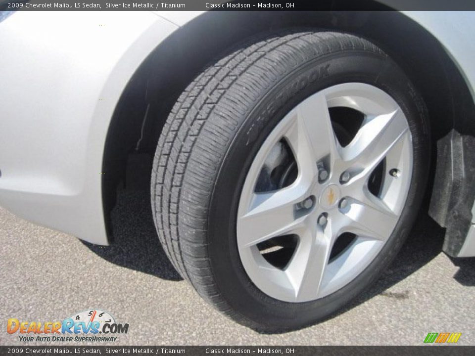 2009 Chevrolet Malibu LS Sedan Silver Ice Metallic / Titanium Photo #11