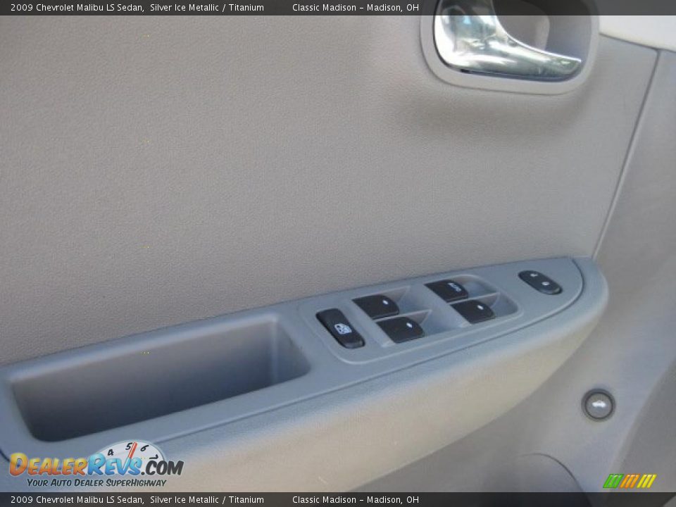 2009 Chevrolet Malibu LS Sedan Silver Ice Metallic / Titanium Photo #12