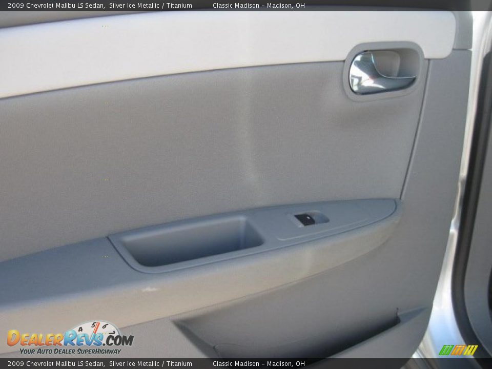 2009 Chevrolet Malibu LS Sedan Silver Ice Metallic / Titanium Photo #14